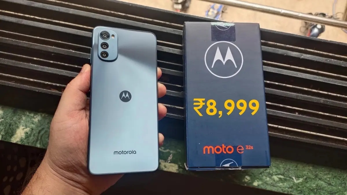 Moto E32s smartphone